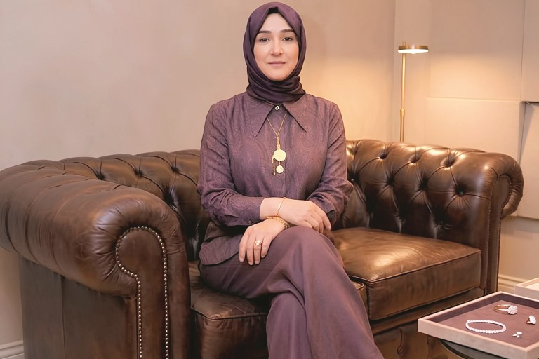 Esra Ç�nar: Her Tasar�m�nda Yeni ve Güçlü Bir Hikaye Yazd�